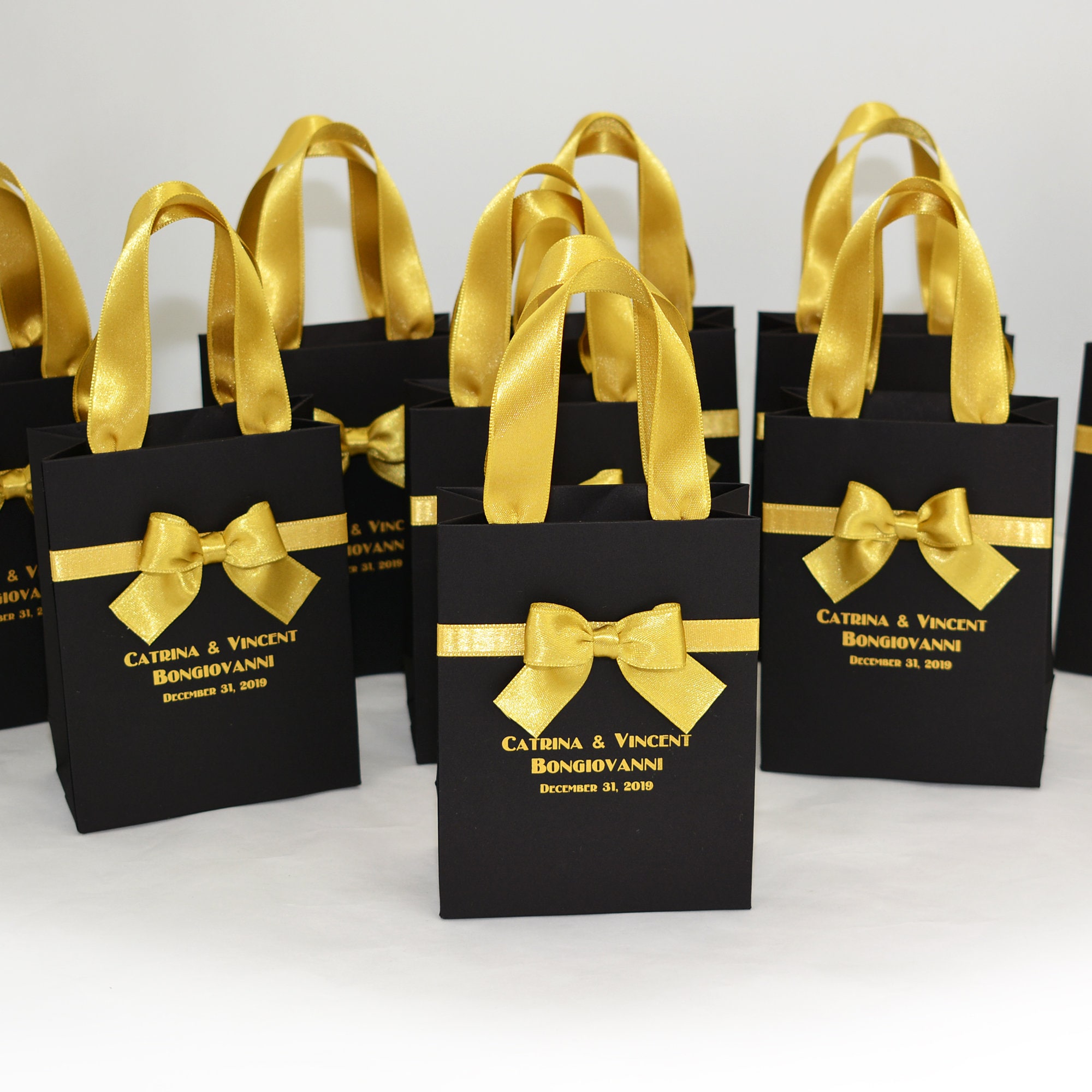 25 Chic Wedding Gift Bags With Satin Ribbon Handles, Bow and Your Names  Personalized Black & Gold Gatsby Theme Wedding Favors for Guests 