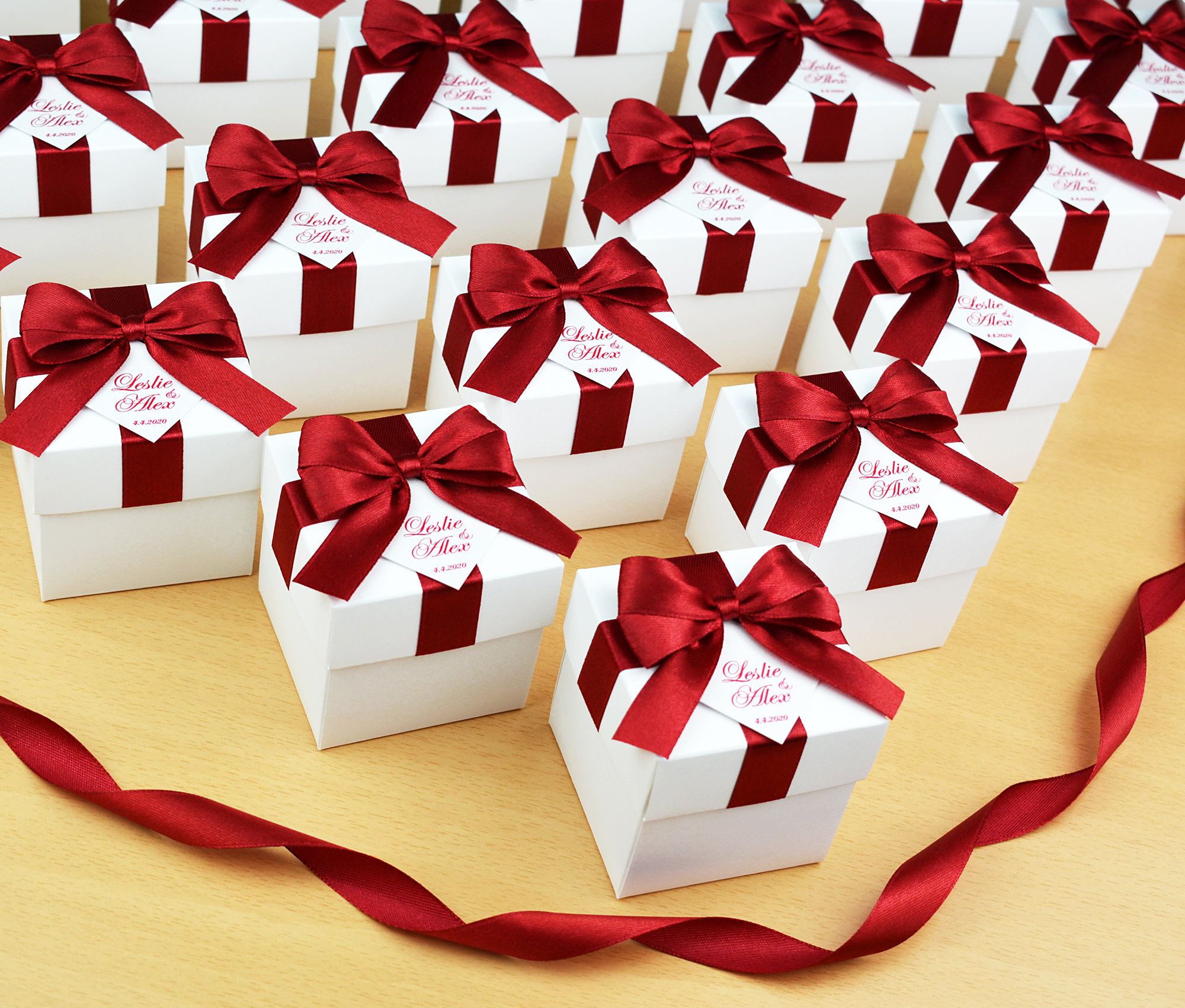 Elegant Wedding Bonbonniere, Wedding Favor Boxes With Wine Burgundy — free download