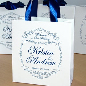 40 elegante geschenktassen met marineblauwe satijnen lintgrepen en aangepaste namen, welkom bij onze bruiloft gepersonaliseerde trouwbedevel tassen voor gasten