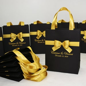 20 Gold Wedding Welcome bags with satin ribbon handles, bow and your names, Black & Gold Personalized Wedding favor for guests, Goodie bags