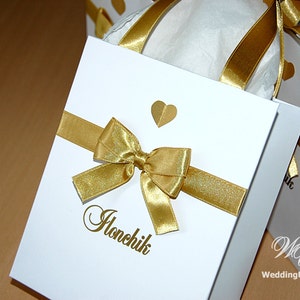 Elegant Gold Bride&#39;s Gift bags - Bridal Party Gift Bag Personalized with name - Bridesmaids Gifts, Wedding gift Bag with satin bow & name