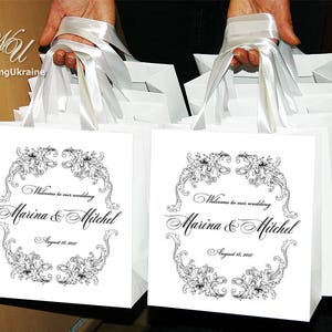 35 Welcome to Our Wedding Bags with satin ribbon & custom names - Elegant Personalized paper gift bags for wedding guests - gifts and favors