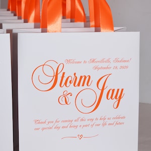 35 Hochzeit Willkommen Taschen mit Satinband Griffe & benutzerdefinierte Druck, elegante personalisierte Orange Hochzeitsgeschenke und Gefälligkeiten für Gäste