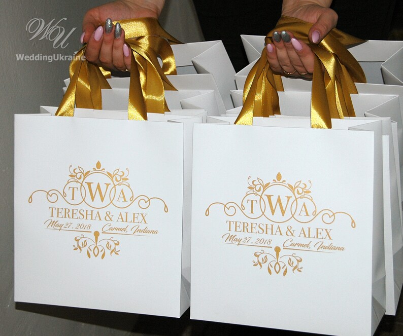 Elegant personalized wedding gifts and favors for guests 25 Navy Blue /& Gold wedding monogram bags with satin ribbon handles and your names