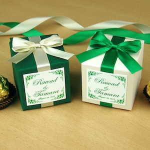 Greenery Wedding bonbonniere. Ivory Favor box with Green satin ribbon, bow and custom tag. Personalized wedding favor boxes for guests.