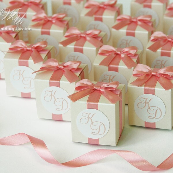 Ivory Wedding bonbonniere with Blush satin ribbon, bow & tag, Personalized Wedding favor boxes for candies or small gifts for your guests