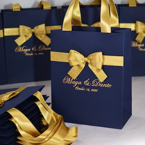 30 Navy Blue & Gold Hochzeit Willkommen Taschen mit Satinband Griffe, Schleife und Namen, elegante personalisierte Hochzeit Gunst für Gäste, behandeln Taschen