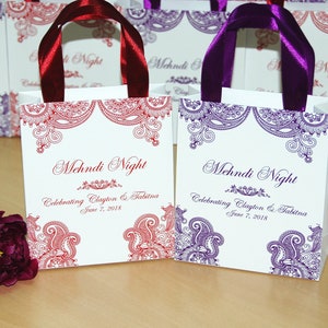 30 Mehndi night gift bags with satin ribbon handles & your names Personalized Wedding welcome bags Henna Sangeet Indian Wedding favors