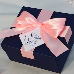Personalized Navy Blue & Blush wedding favor box with satin ribbon bow and your names, Elegant gift boxes for wedding favor for guests