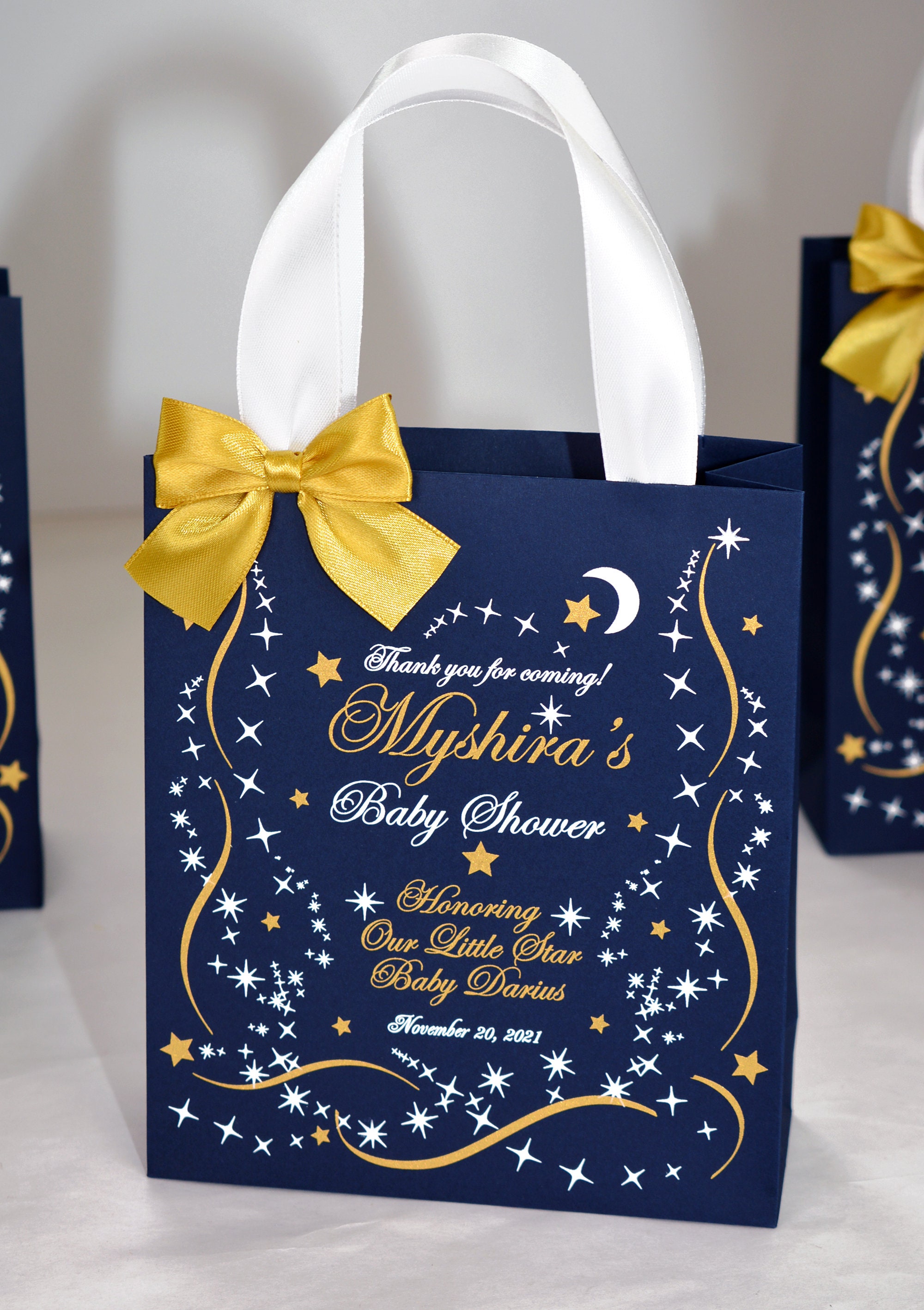  Pequeñas bolsas de regalo con asas de cinta: mini bolsa de  regalo dorada, para cumpleaños, bodas, Navidad, vacaciones, graduación,  baby showers (puntos metálicos, paquete de 8 unidades a granel) : Salud