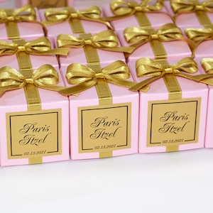 Elegant Wedding bonbonniere. Light pink & Gold wedding favor box with Gold satin ribbon bow and custom tag. Personalized boxes for guests