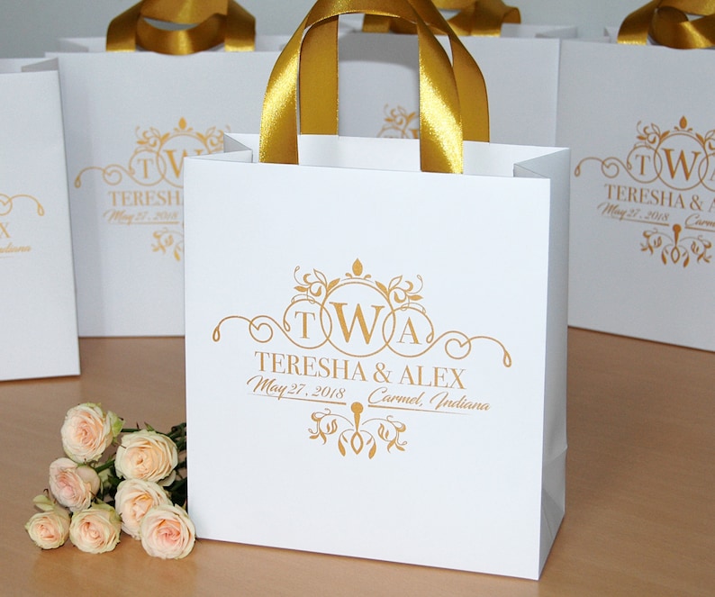 Elegant personalized wedding gifts and favors for guests 25 Navy Blue /& Gold wedding monogram bags with satin ribbon handles and your names