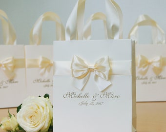 50 Elfenbein Hochzeit Geschenktüten mit Satinband, Schleife und Goldfolie Namen, personalisierte Willkommentaschen für Ihre Gäste - Hochzeitsgeschenke & Gefälligkeiten