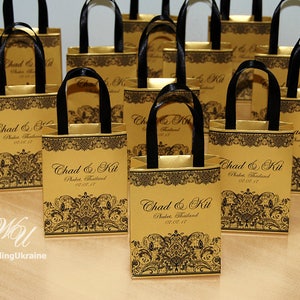 Gold Wedding Gift bags for small souvenirs Personalized welcome Bag with satin ribbon, black lace & names Wedding favors for your guests