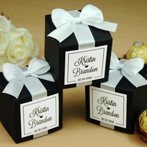 Personalisierte Hochzeit Gunsten Boxen für Gäste. Elegante Hochzeit Bonbonniere. Personalisierte Candy-Box mit Satin-Band, Schleife und benutzerdefinierte Tag.