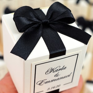 Elegant Ivory Wedding bonbonniere with satin ribbon, bow & custom names, Personalized wedding party favor boxes for your guests