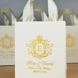 35 welkomsttassen voor bruiloften met handvatten van satijnen lint en aangepaste namen, gepersonaliseerde gouden bruiloftmonogramcadeauzakjes voor huwelijksbedankjes voor gasten