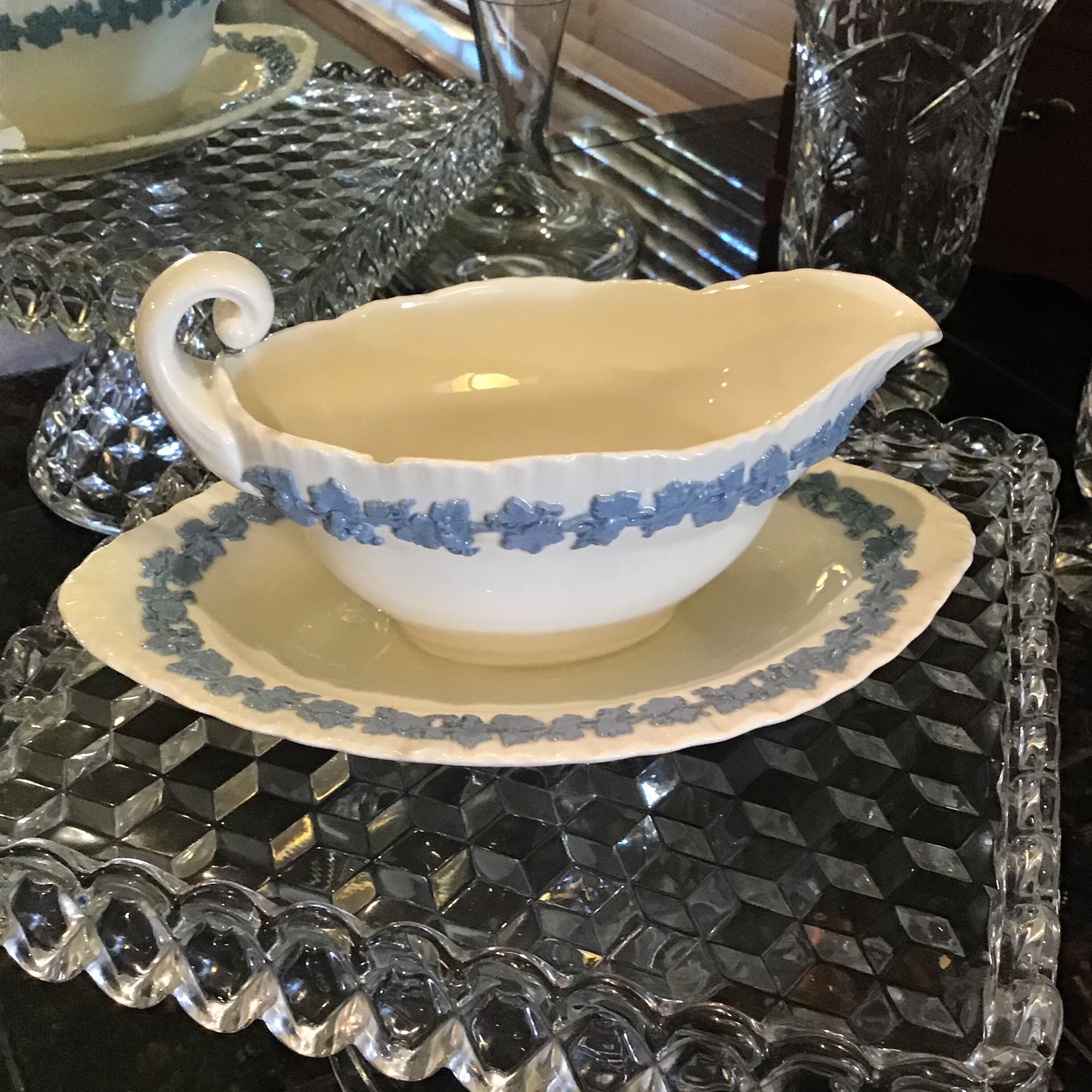 Wedgwood Queensware Gravy Boat, Shell Edge Wedgwood, Lavender on Cream ...