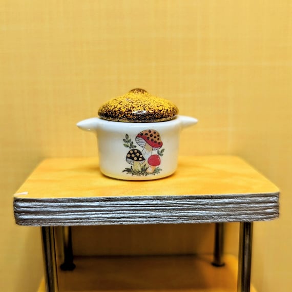 Merry Mushroom Ceramic Dutch Oven: Retro Dollhouse Cooking Pot