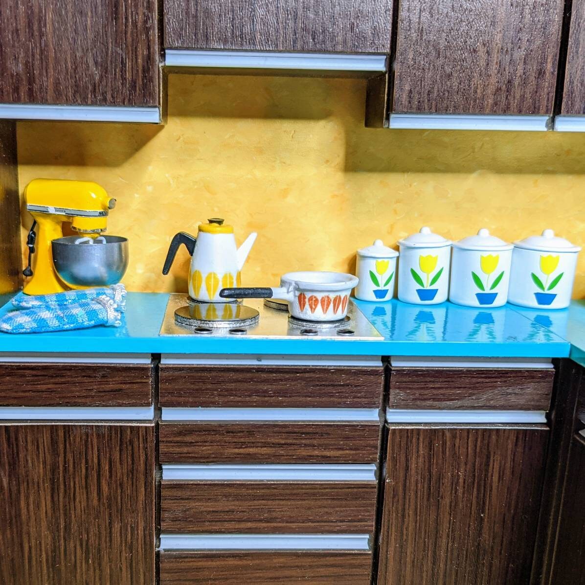 1:12 o Barbie Scale Dollhouse miniatura a mediados de siglo | Etsy