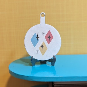 Atomic Diamonds Cutting Board Round 1:12 Scale Dollhouse Miniature Mid Century Retro Vintage 50&#39;s 60&#39;s