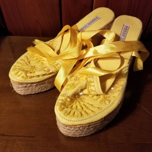 Dumas sandals top