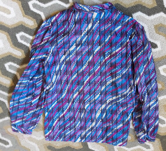 PurpleBlueWhite Print Blouse with Tie Neck by Devon Size 18