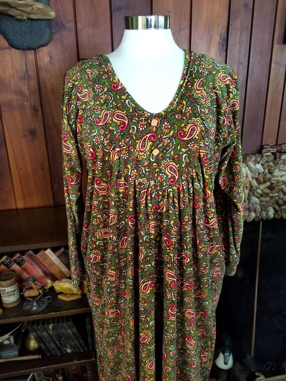 Loose Fitting Soft Velvet-Like Green Paisley Rena… - image 3