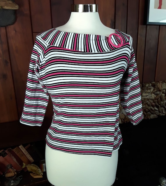 90s Pink, Black, and White Striped Wide-neck Top With Decorative Plastic  Pink T-shirt Clip Accent by MKM Designs, Size L 