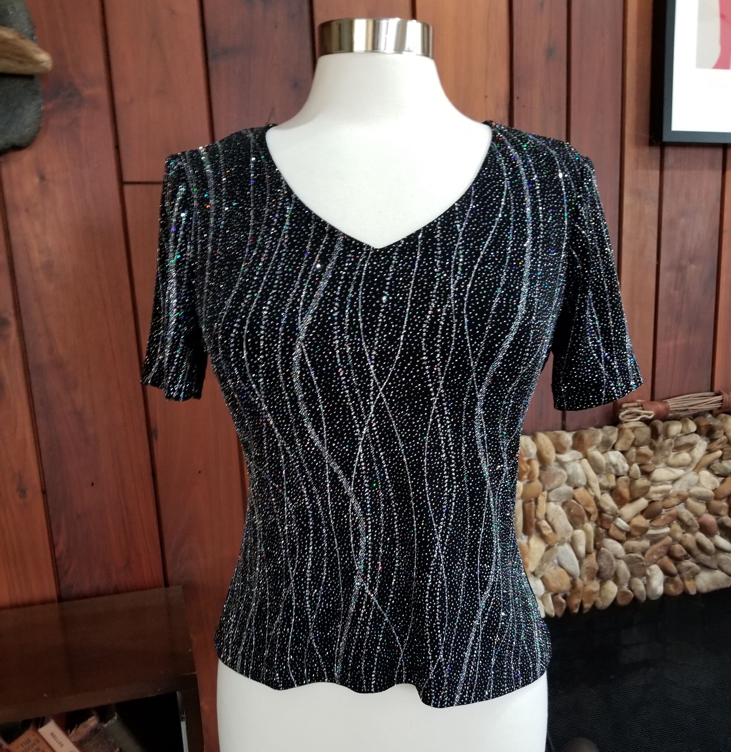 Black Elastic Short Sleeve Top With Glitter Wavy Lines by