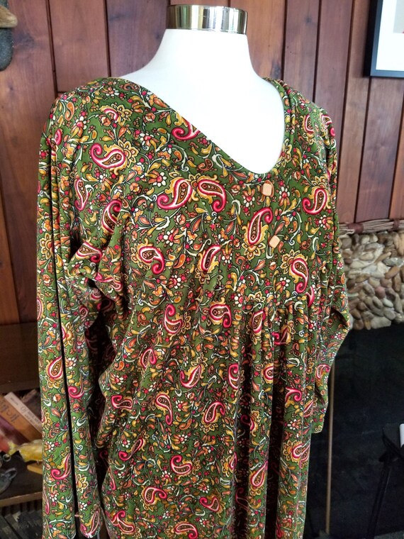 Loose Fitting Soft Velvet-Like Green Paisley Rena… - image 2