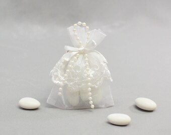 Wedding Favor with Embroidered Lace Bag | White Greek Boubounieres Koufeta -  Italian Bomboniera Confetti - Jordan Almond Dragée | Dahlia