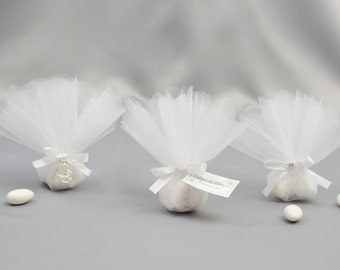 Wedding Favor with White Scalloped Edge Tulle - Greek Boubounieres Koufeta - Italian Bomboniera Confetti - Jordan Almond Dragée | Dahlia