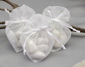 Heart Shape Organza Baggie Wedding Favor - Greek Boubounieres Koufeta - Italian Bomboniera Confetti - Jordan Almond Dragée | Dahlia