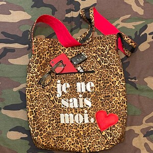 Je Ne Sais Moi Crossbody Bag image 3