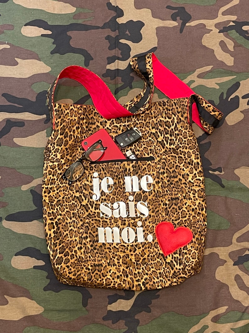 Je Ne Sais Moi Crossbody Bag image 3