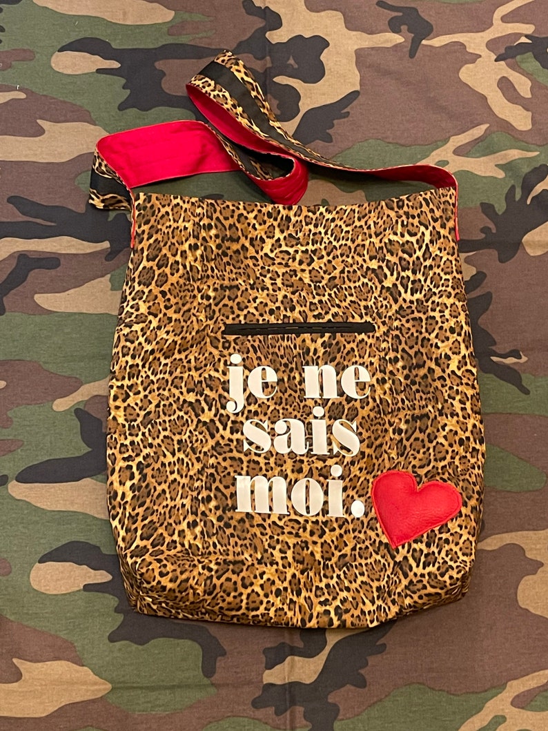 Je Ne Sais Moi Crossbody Bag image 4