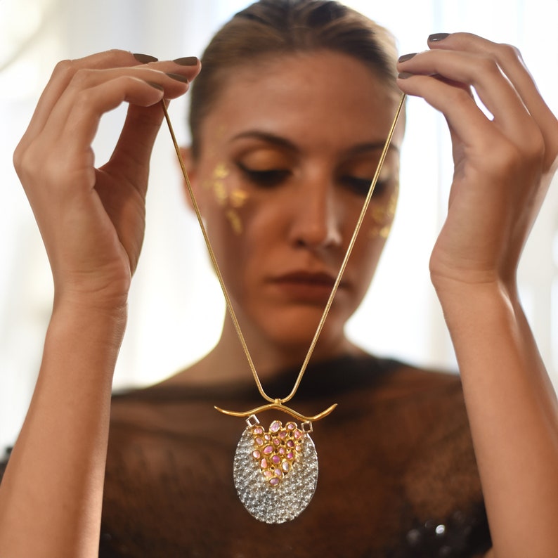 Avant-garde raw sapphire statement necklace with a bold, sculptural design, perfect for high-end couture and artistic fashion.
