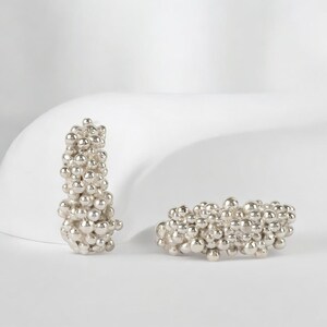 Chunky Ear Cuff, Rzeźbiarski srebrny Ear Cuff, Odważna biżuteria, Ręcznie robiony nowoczesny dodatek, Unikalna artystyczna biżuteria do codziennego noszenia