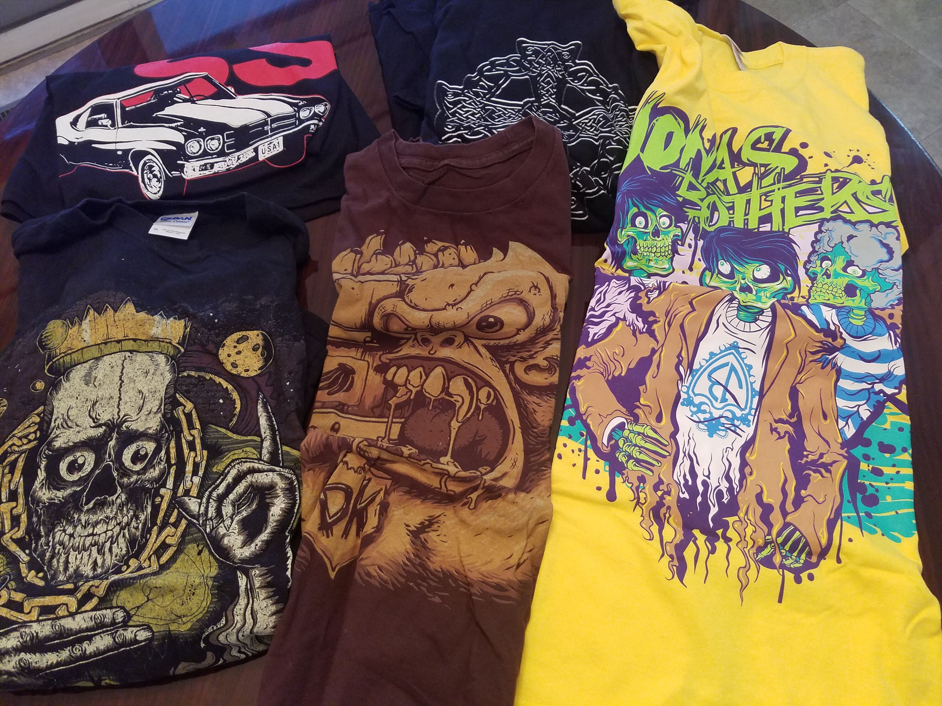 Mystery T-shirt Box | Lot of 5+ Shirts | Vintage/streetwear