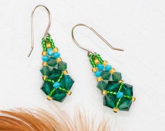 Small green crystal earrings // delicate green earrings // boho chic jewelry // teardrop Swarovski earrings // unique jewelry gifts for her