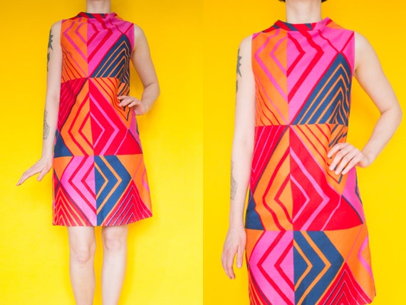 Vintage Mod 1960s Mini Dress / Unique Psychedelic
