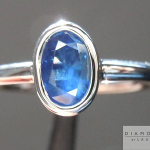 0.90ct Blue Oval Shape Sapphire Ring R5513