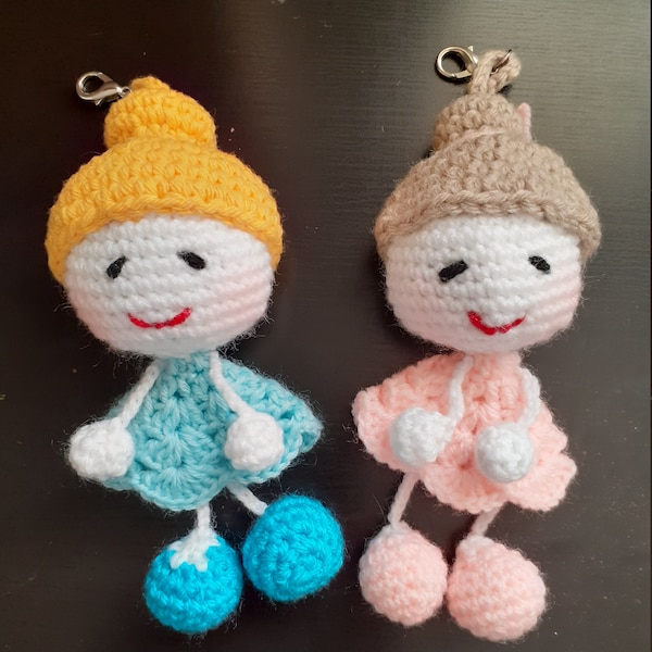 Portes clés poupées au crochet, cadeaux noël.