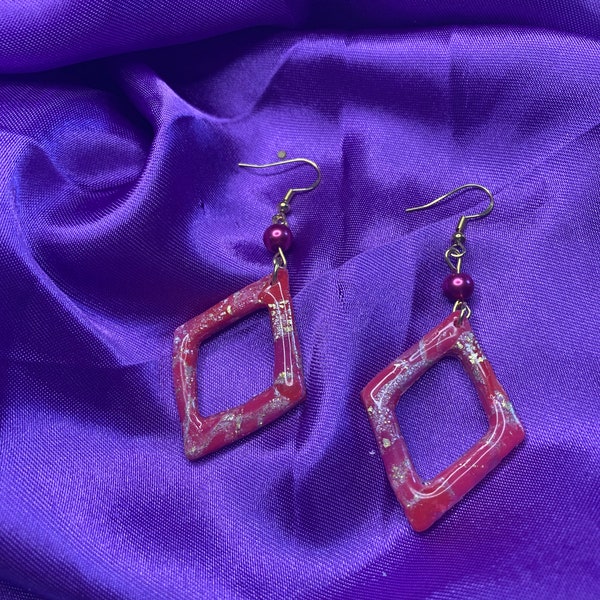 Boucles d’oreilles losange rouge marbré