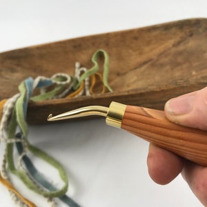 Rug Hooking BENT SHAFT HOOK 5mm, Brass, Solid Wood. Hartman Ergo Handle (flat on thumb side).  Great Hook for a Variety of Widths.
