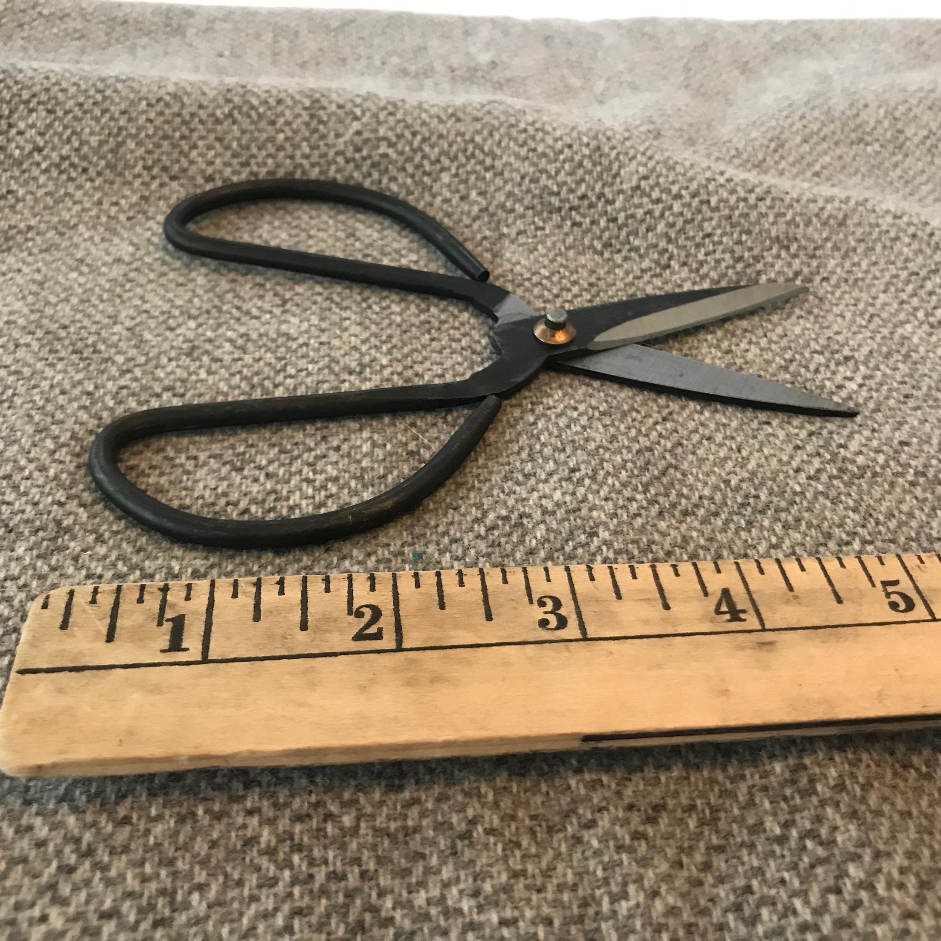 HMM Black Scissors – MŌNO