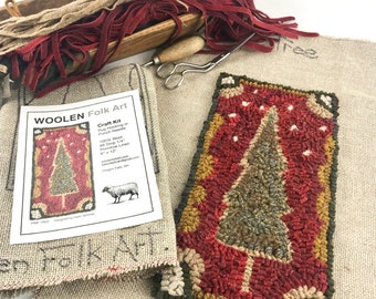 Rug Hooking Kit - CHRISTMAS TREE 6" x 12" with 100% wool strips cut #8 (1/4" wide). Foundation cloth primitive linen.