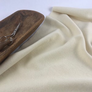 100% Wool Fat 1/4&#39;s (16&quot;x28&quot;) for rug hooking, appliqué and fabric crafts. Washed and felted ready to use. Color: NATURAL OFF WHITE