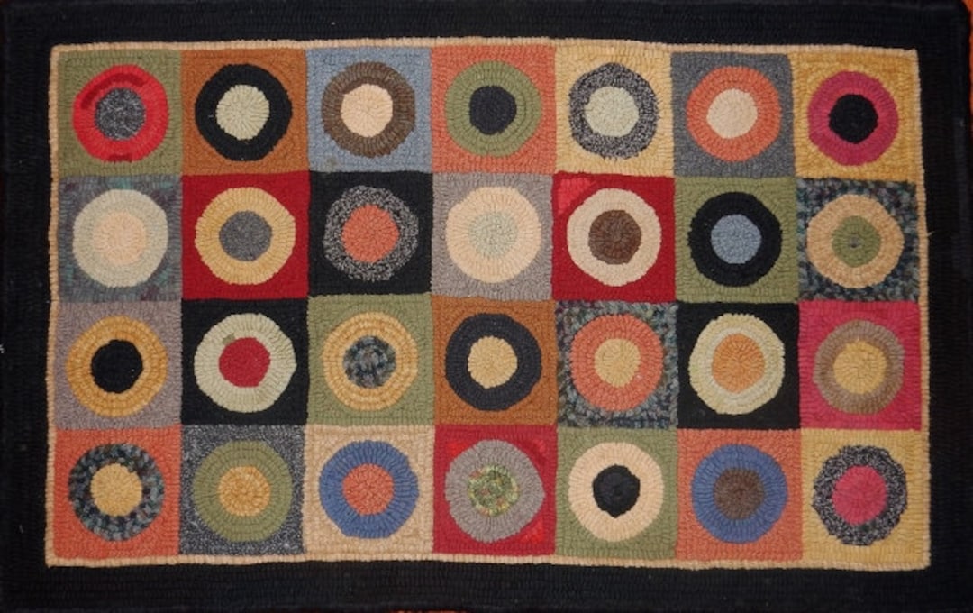 CIRCLES IN SQUARES Rug Pattern for Hooking and Punch Needle. 18